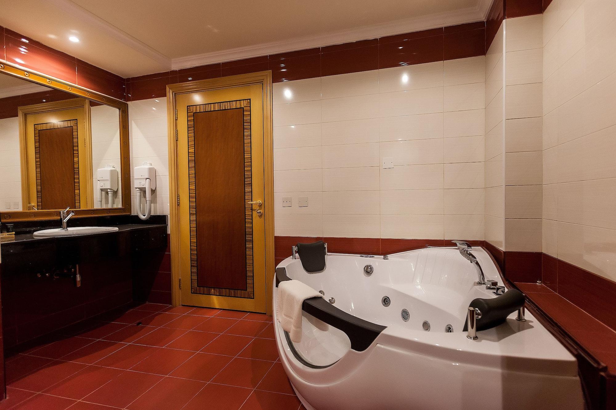 Hotel Red Castle 4*