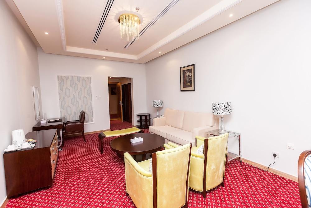 Red Castle Hotel 4*