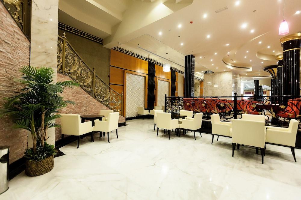 Hotel Red Castle