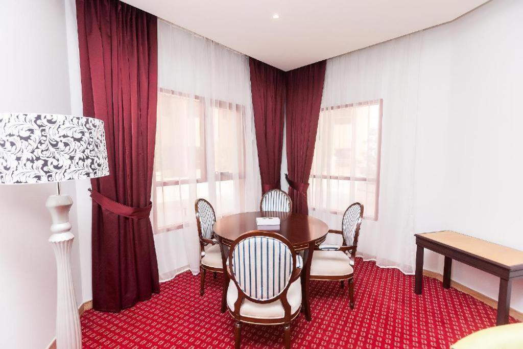 Hotel Red Castle 4*