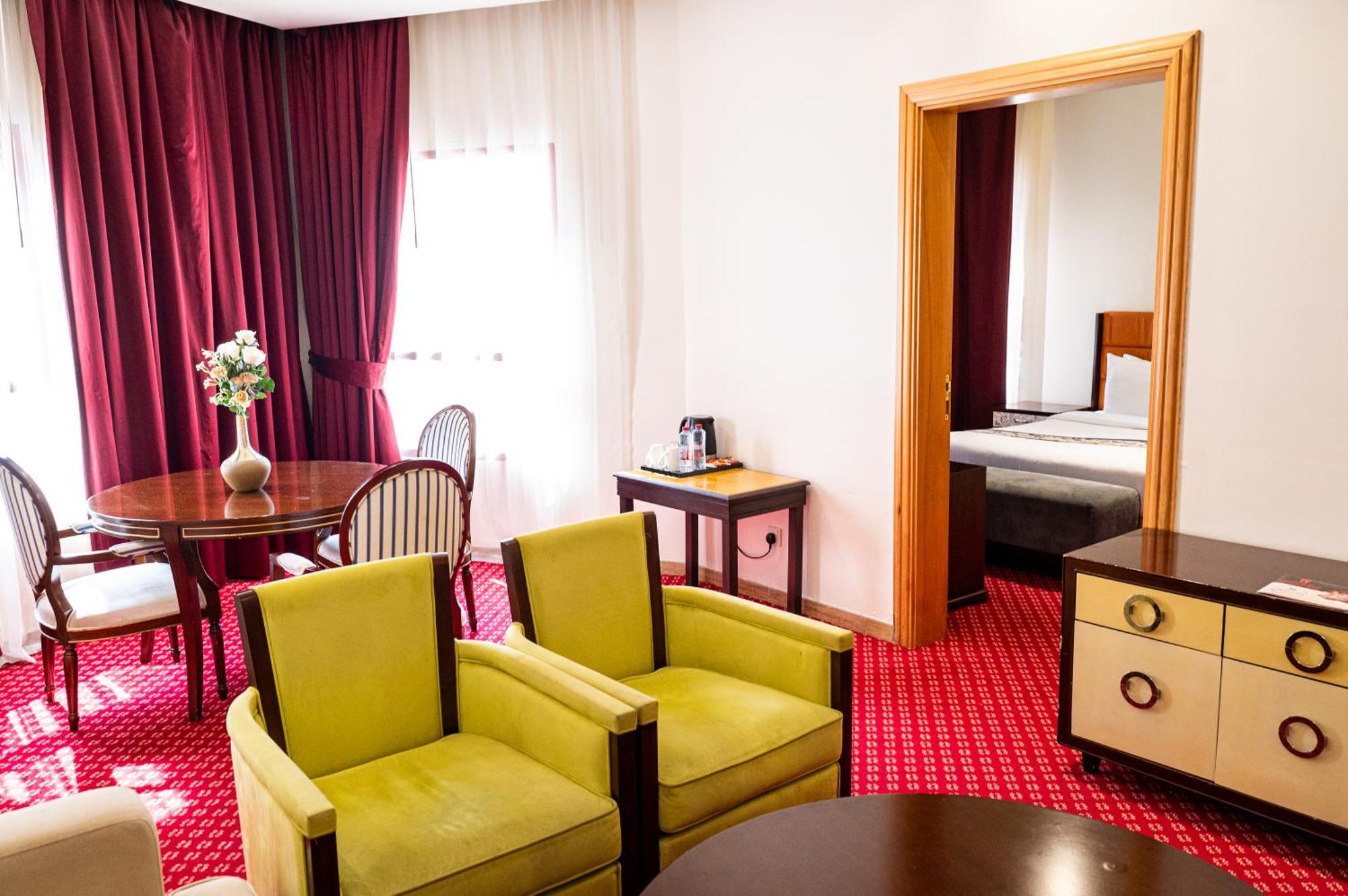 Hotel Red Castle 4*