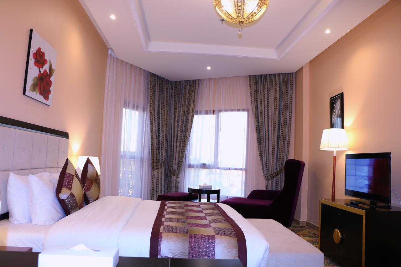 Hotel Red Castle