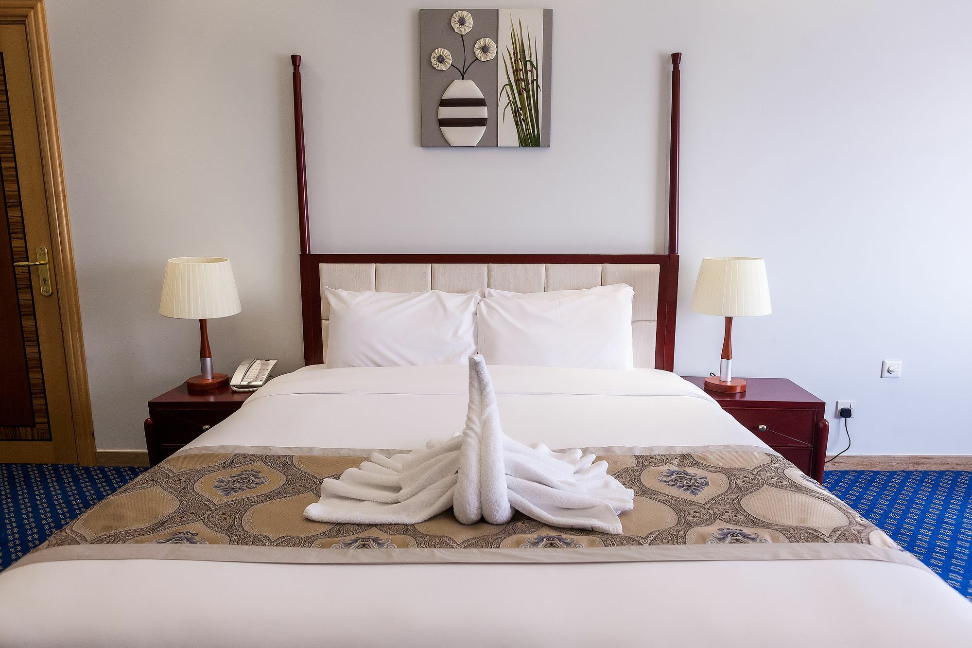 Hotel Red Castle 4*